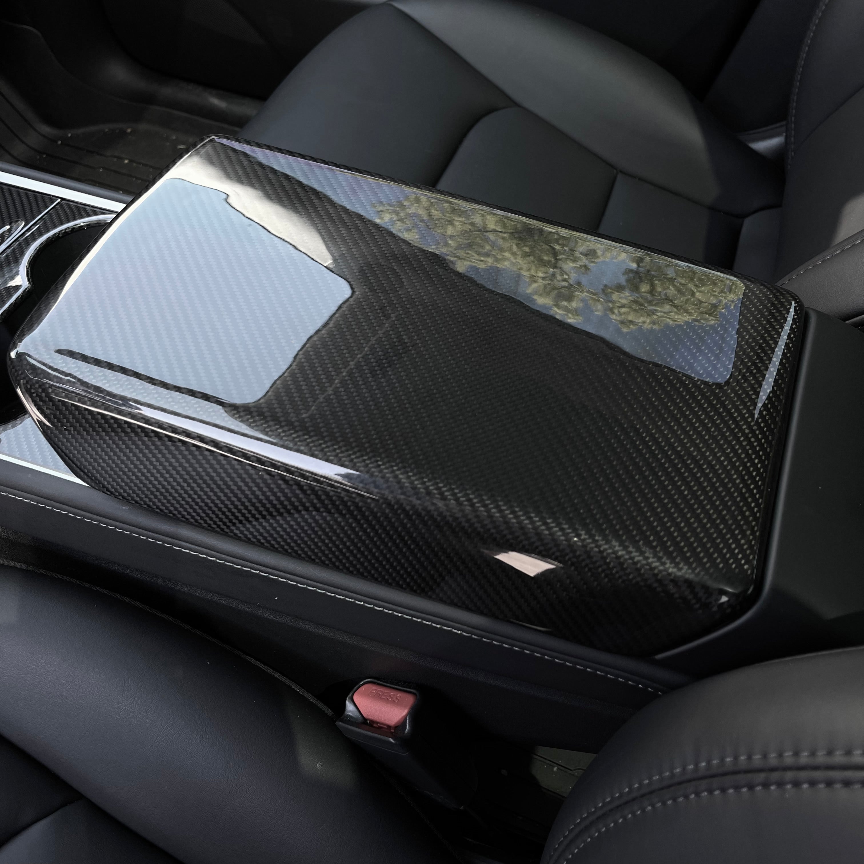 Model Y / 3 Armrest Cover - Dry Carbon Fiber Interior Mods