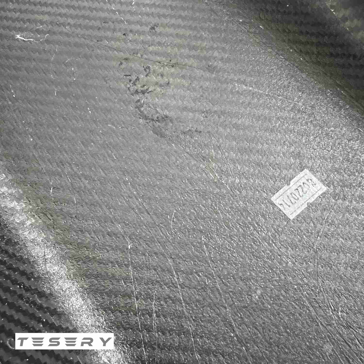 Model Y / 3 Armrest Cover - Dry Carbon Fiber Interior Mods
