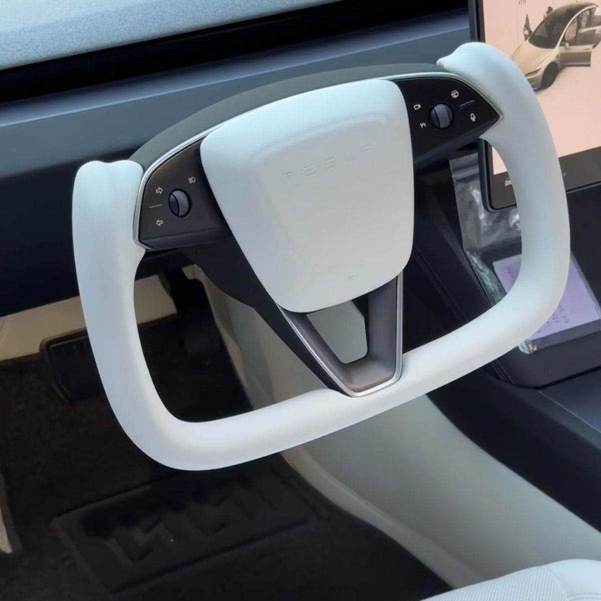 Model 3 Highland & Model Y Juniper Yoke Plaid Steering Wheel 【White Leather】