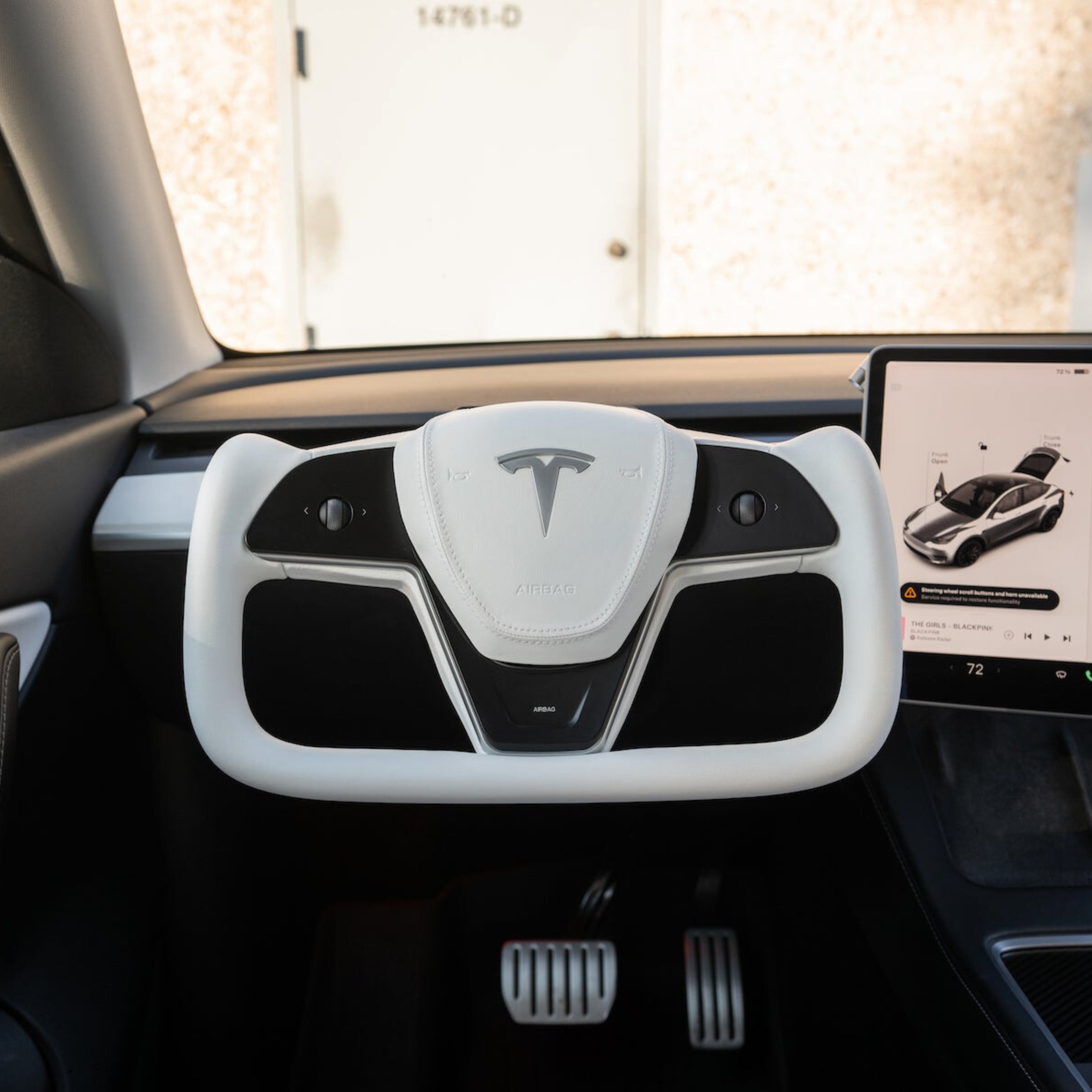 Yoke Plaid Steering Wheel for Tesla Model 3 / Y【White Leather】